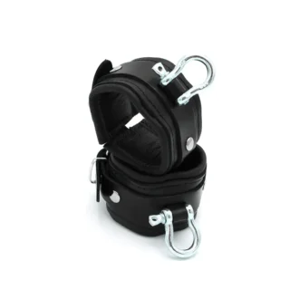 Leather Handcuffs with Metal Shackle van Kiotos Leather, GTIN: 8720246449075